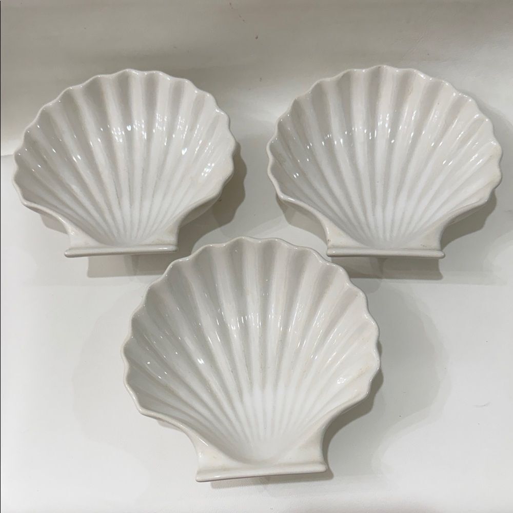 Elegant White Shell-Shaped Baking Serving Trinket Dish Set Of 3 Made Japan 6 1/2